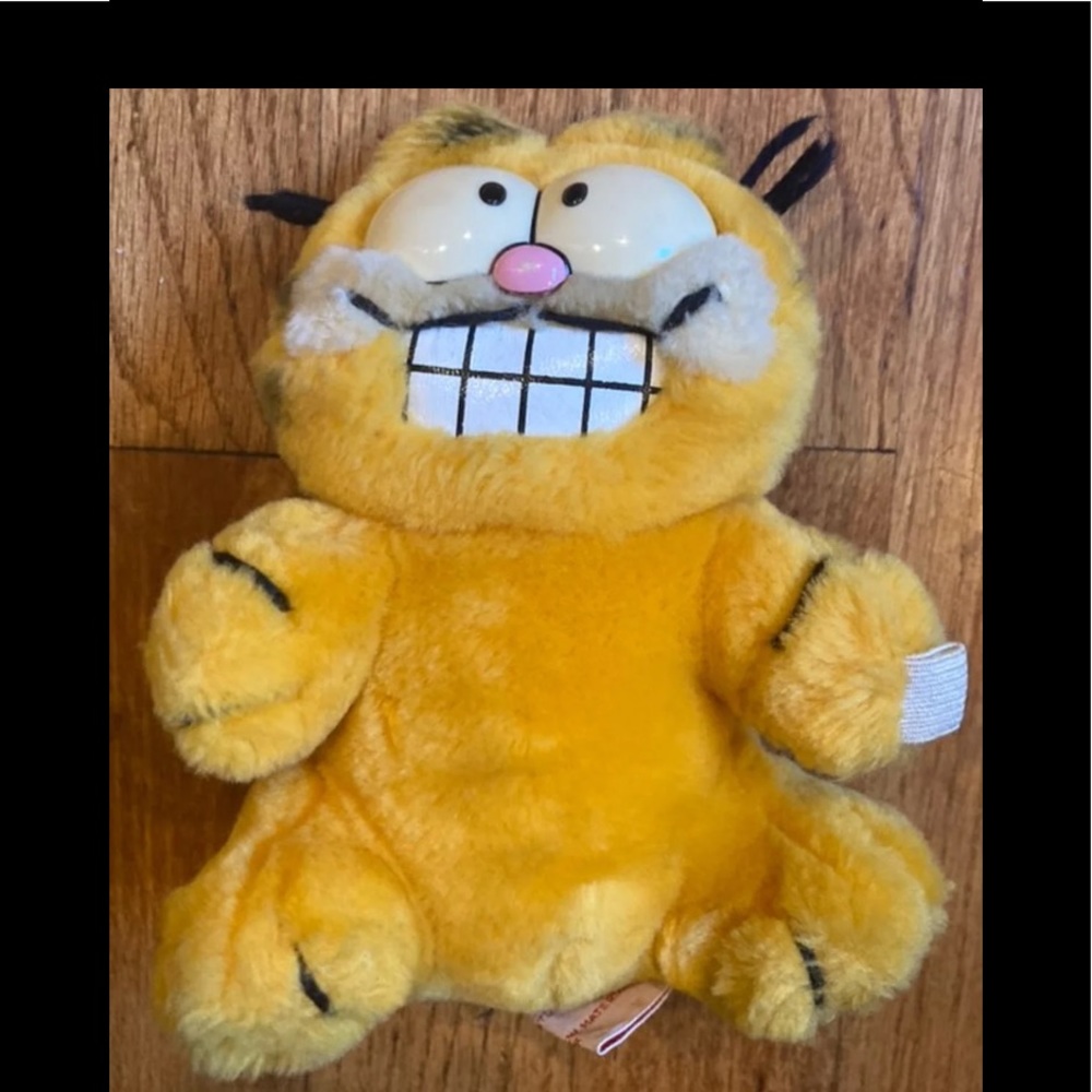 Vintage Garfield plush cartoon cat plush stuffed doll.